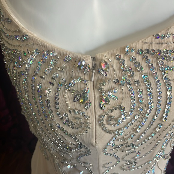Camille La Vie Cream Beaded Rhinestone Mermaid Gown Open Back Size 6 - Picture 9 of 13